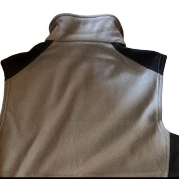 Men’s NWT Columbia Vest in color “tusk/buffallo” - Picture 4 of 5
